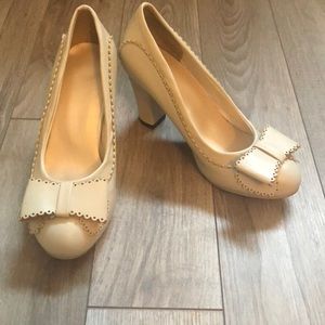 Sold Cream scalloped bow heels